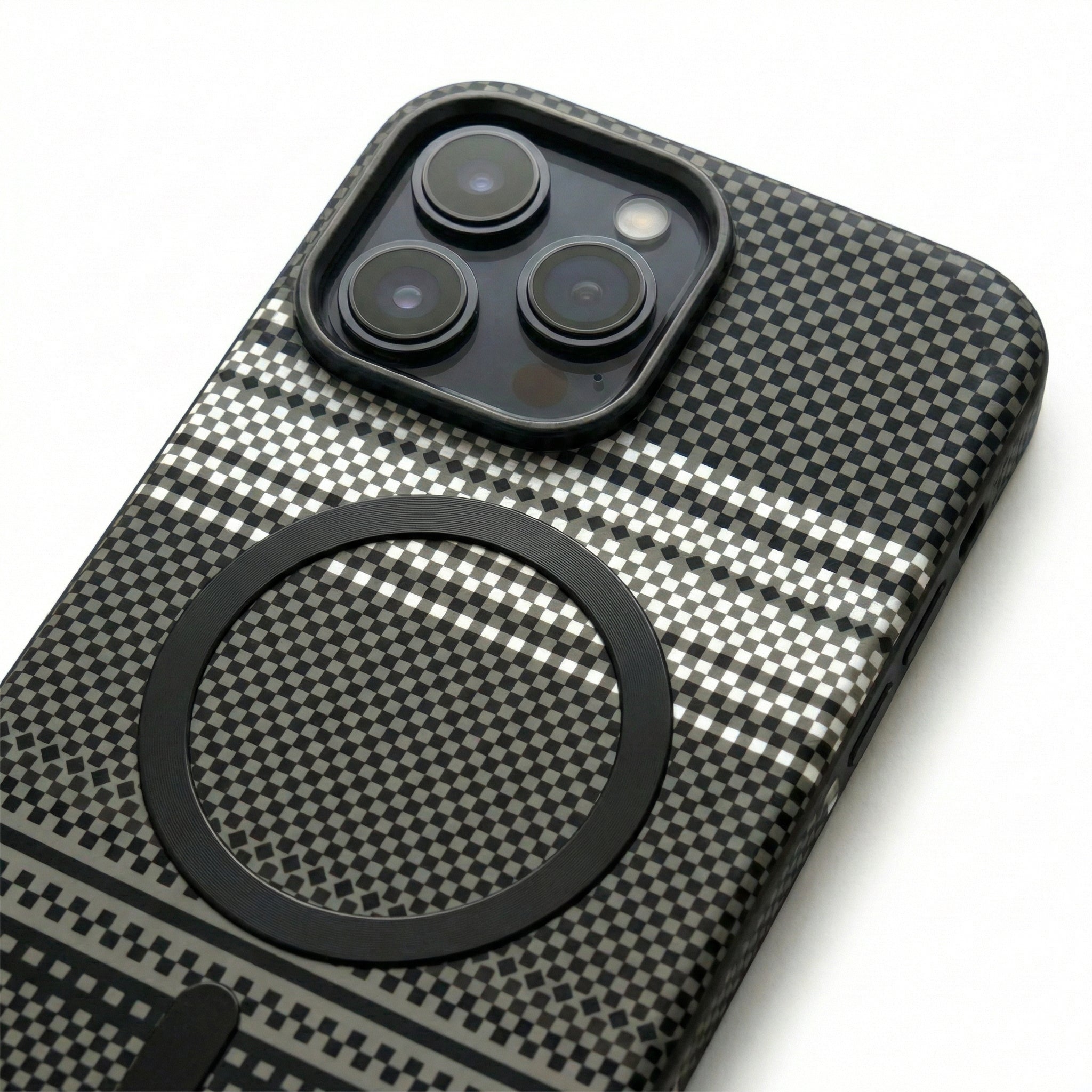 The Avaran Classic Matte - iPhone 15 Pro Max