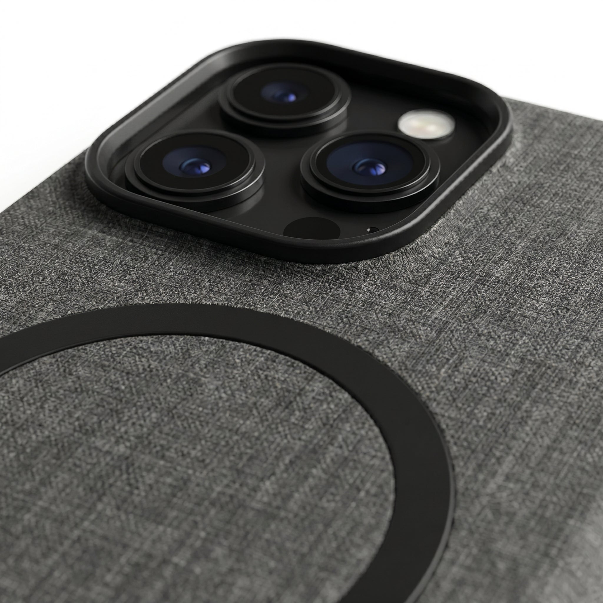 The Avaran Elite Tailored Leather Cover - iPhone 15 Pro