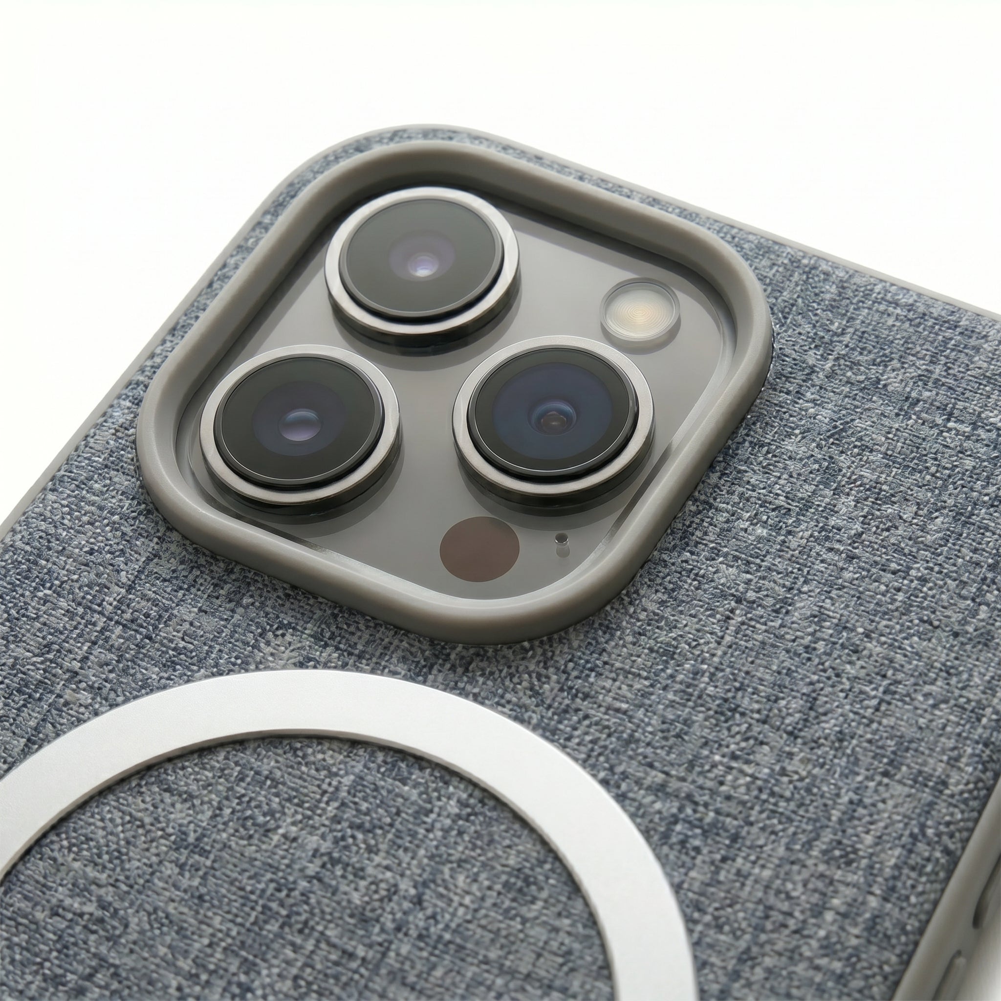 The Avaran Elite Tailored Leather Cover - iPhone 16 Pro