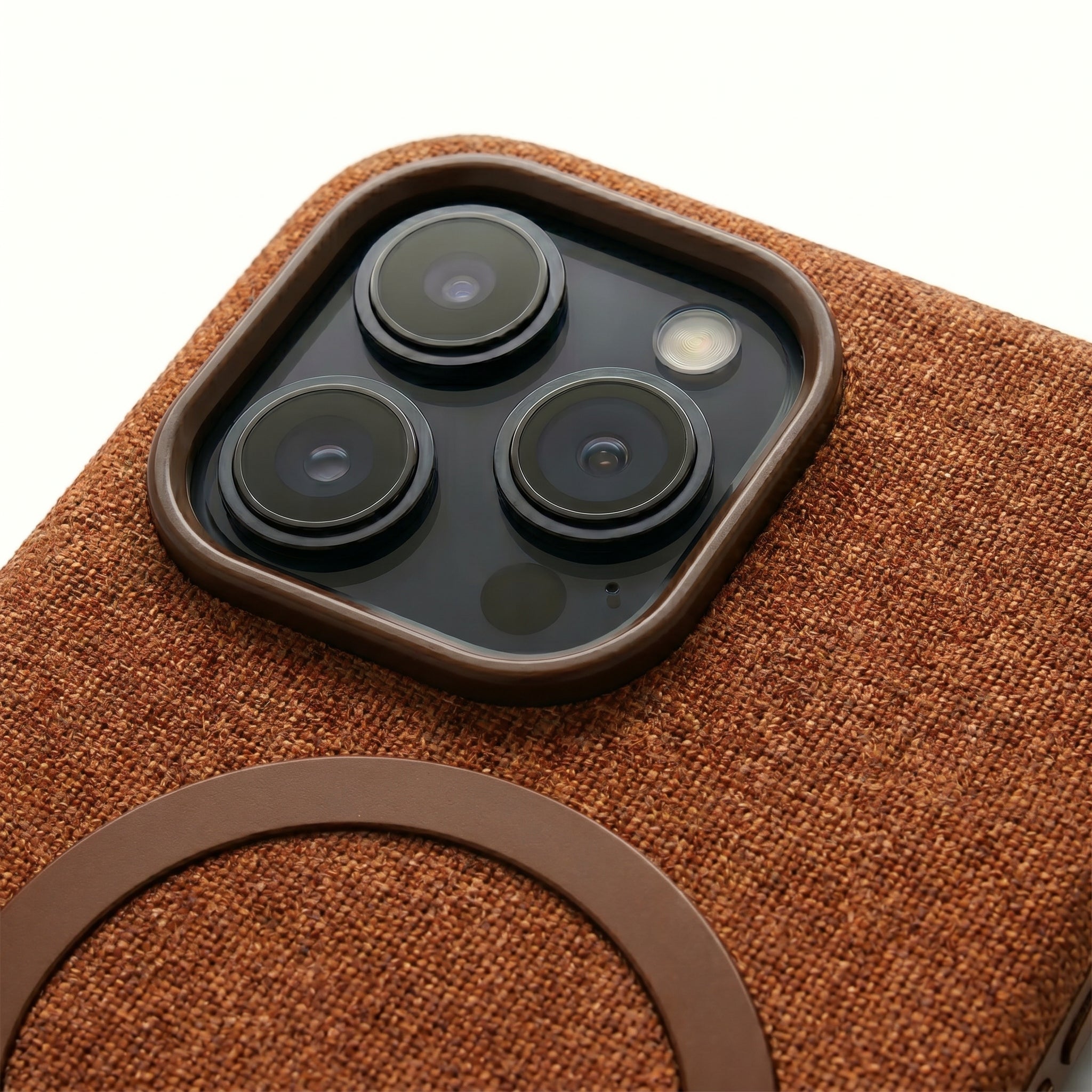 The Avaran Elite Tailored Leather Cover - iPhone 16 Pro Max