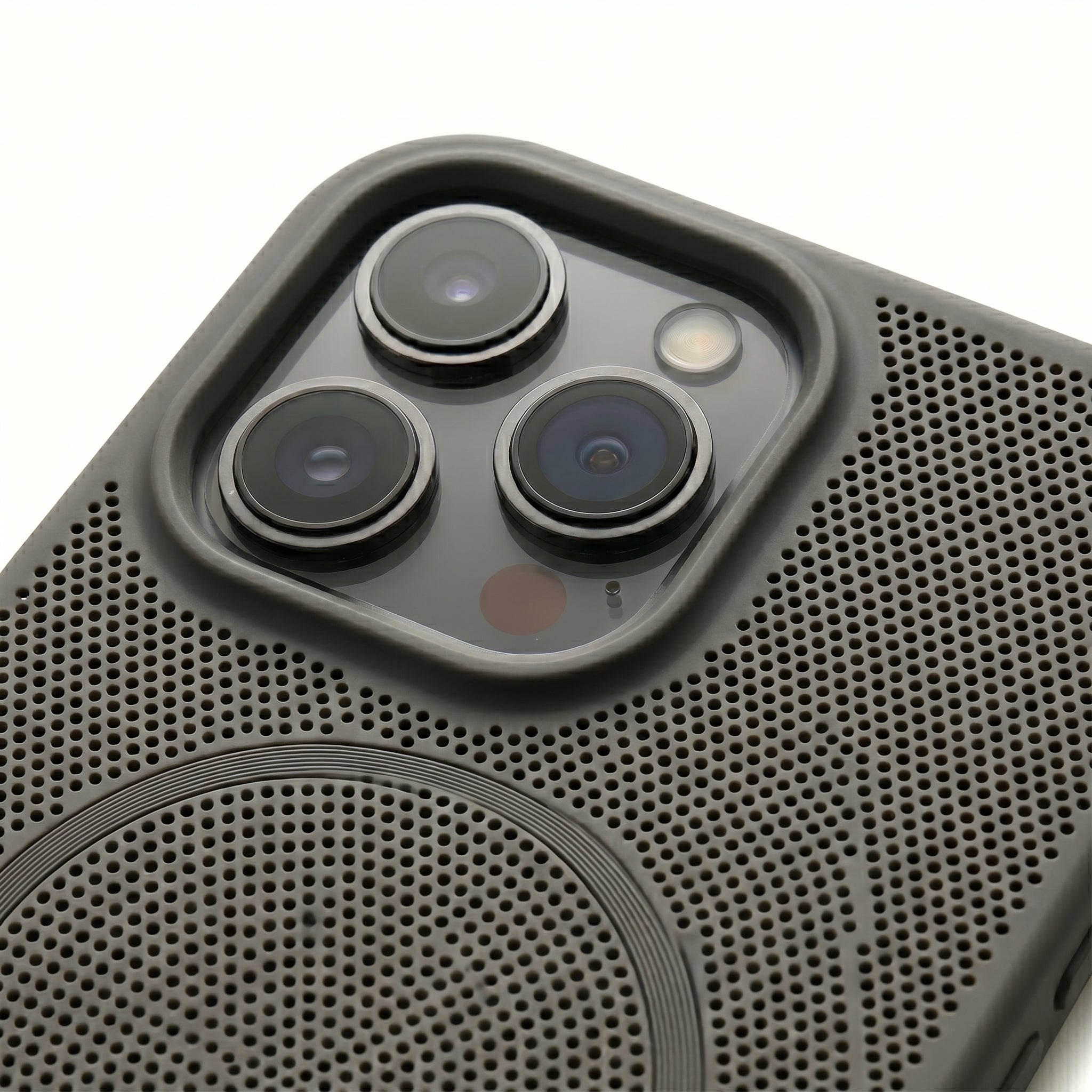 THE AVARAN Perforated Mesh Armor with MagSafe - iPhone 16 Pro